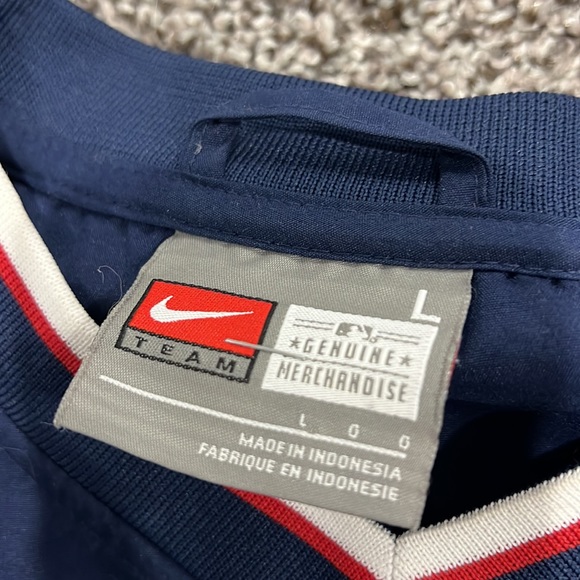 selling because i don’t wear, and is to small - Picture 3 of 3